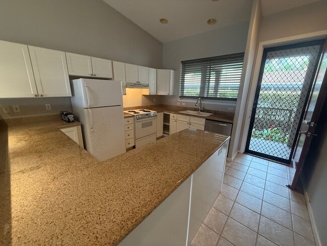 Building Photo - Well-maintained, 2 Bedrm, 2 Bath Unfurnish...