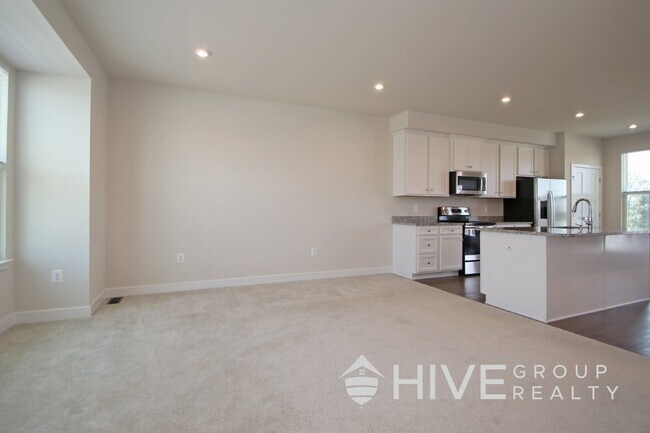Building Photo - Spacious 4-Bed, 3.5-Bath with Garage!