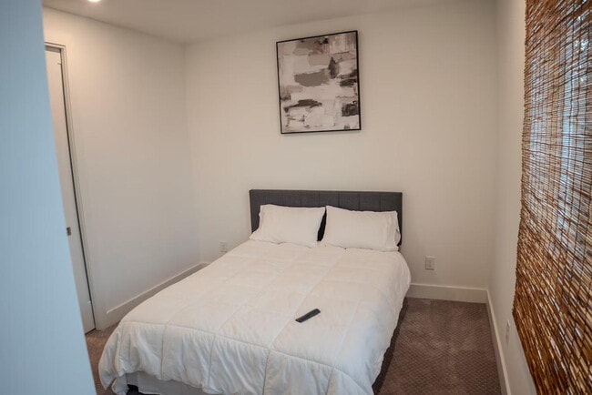 Building Photo - 1680 Memorial Dr SE