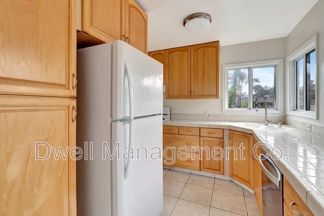 Building Photo - 4661 Lee Ave