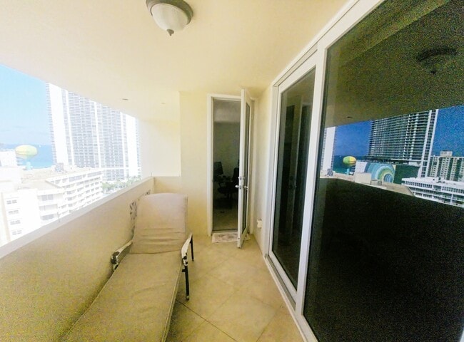 Building Photo - 1833 S Ocean Dr