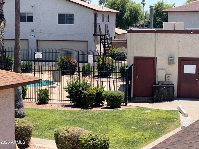Building Photo - 860 E Brown Rd