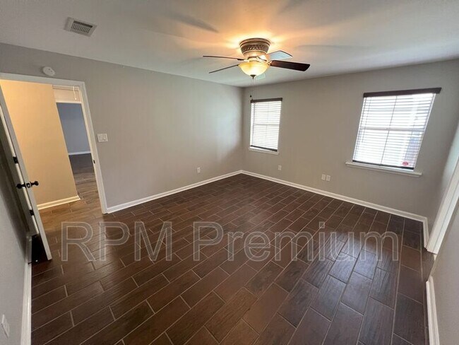 Building Photo - 522 Fawn Lake Dr