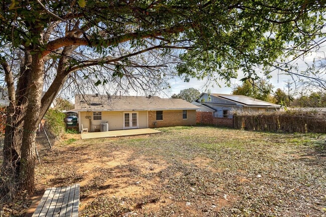 Building Photo - First Full Month's Rent Free! Spacious 3BD/1.BTH Home in Spencer