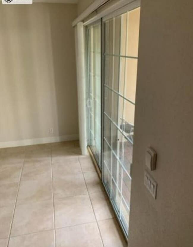 Building Photo - 5021 Vine Cliff Way W