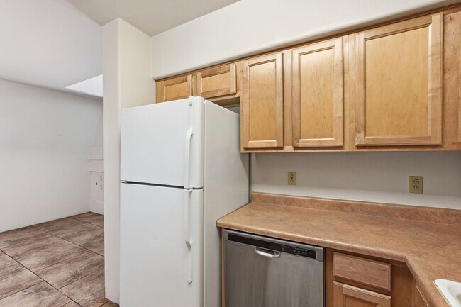 Building Photo - 630 Harvill Dr