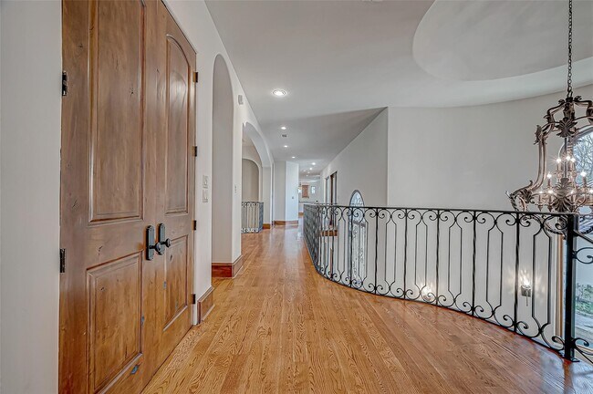 Building Photo - 3 Congressional Cir