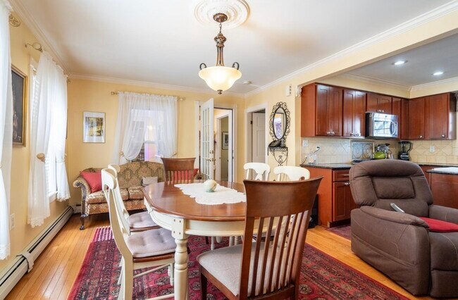 Building Photo - 24 Jane St