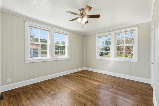 Building Photo - Charming 3-Bedroom Home with Large Fenced Yard in Richmond Hill!