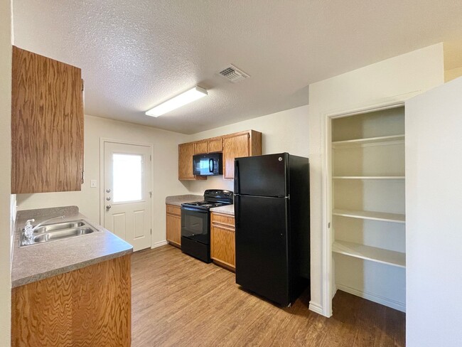 Building Photo - 1529 Justin Lp