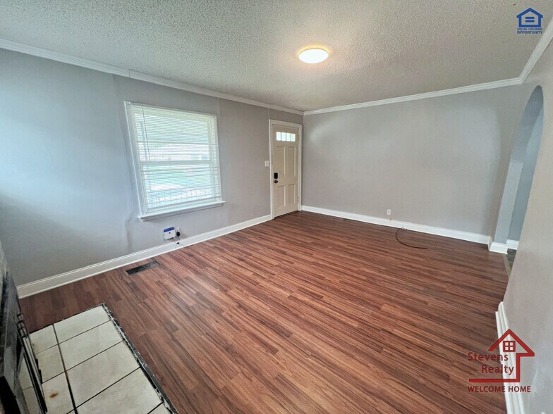 Building Photo - 2018 Walker Ave