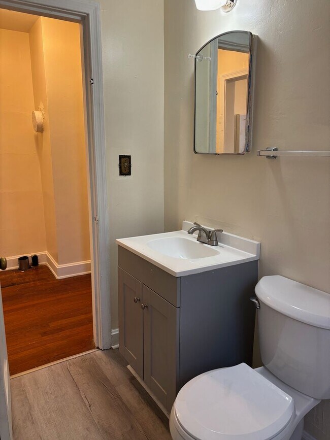 Building Photo - 1915