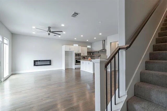 Building Photo - 1292 N Prairie Ave