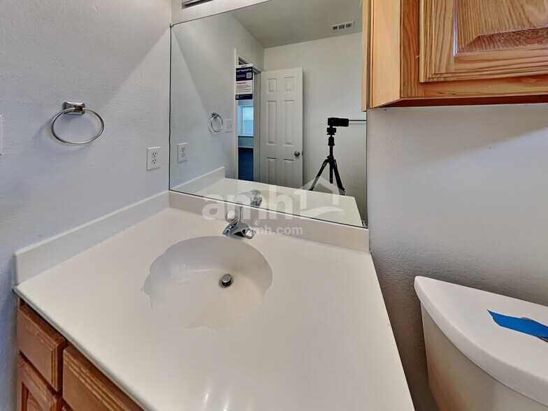 Building Photo - 1204 Buehler Ct