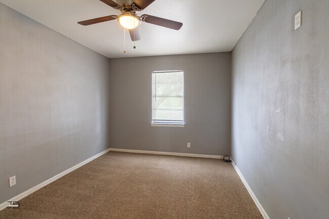 Building Photo - 1708 Cimarron Trail