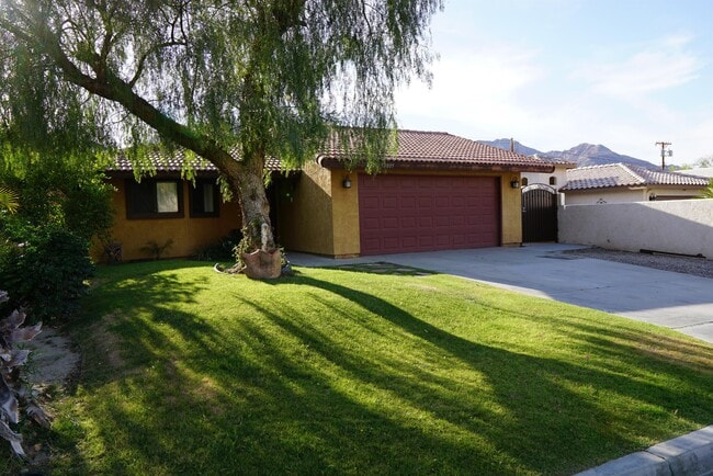 Building Photo - 53805 Avenida Martinez