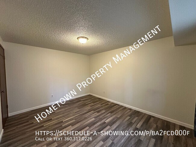 Building Photo - 2 Bedroom 2 Bath Duplex with Garage in Lac...