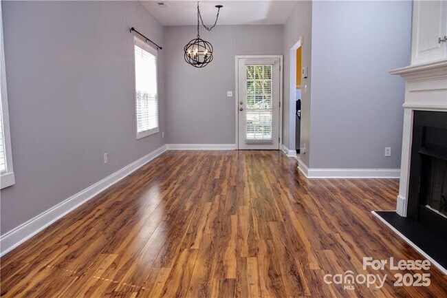 Building Photo - 917 Shearer St