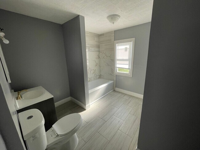 Building Photo - DAYTON, OH - FIVE OAKS - 3 BEDROOM/1 BATH - $1100  JUST REMODELED, LEAD FREE CERTIFIED