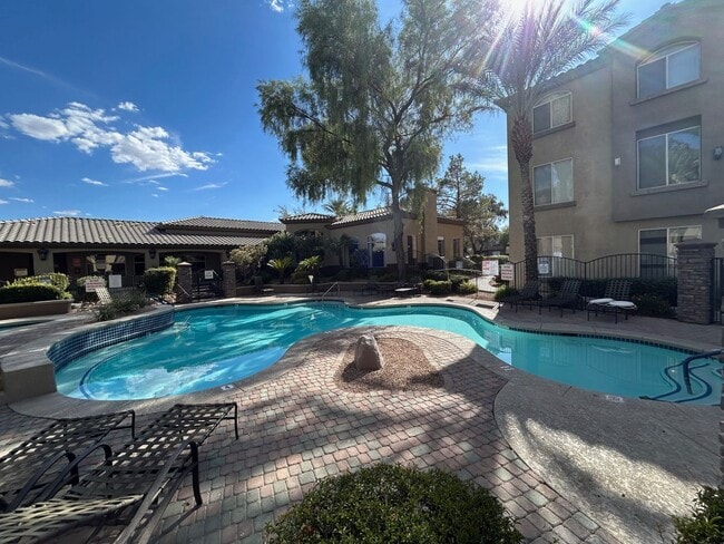 Building Photo - 2 BEDROOM / 2 FULL BATHROOMS LOCATES ON JO...