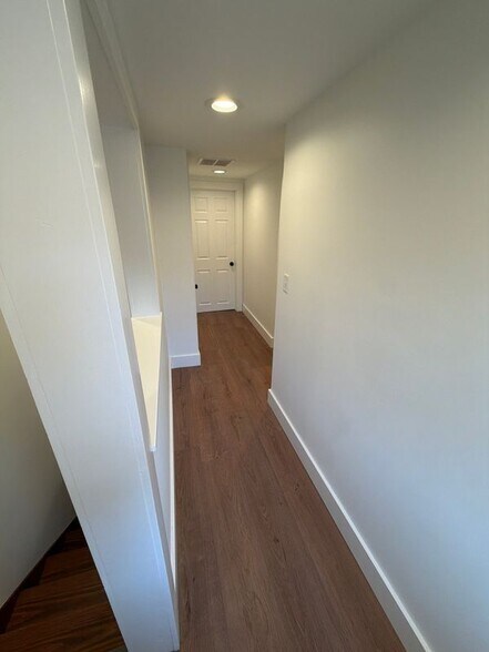 Building Photo - 35 Elm St