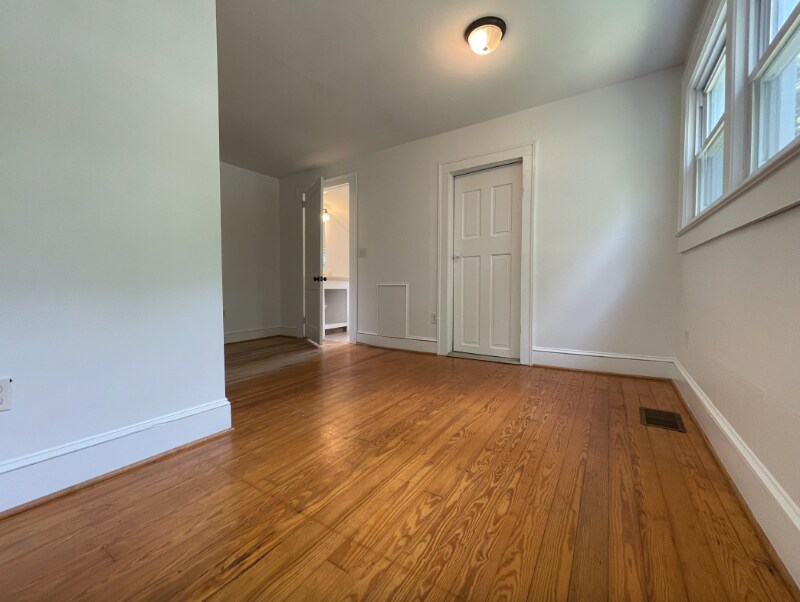 Building Photo - 22 Pelzer St