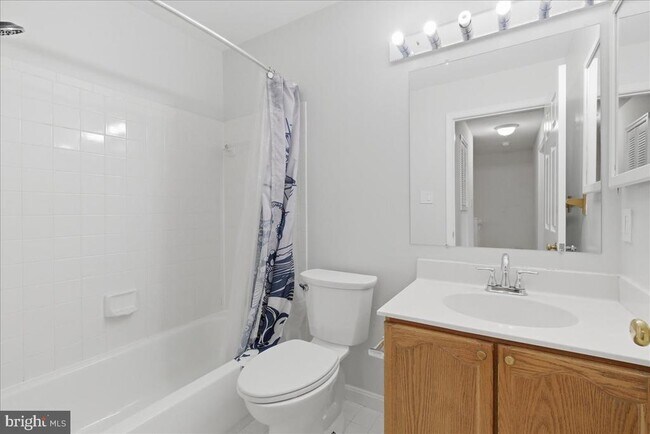 Building Photo - 13937 Middle Creek Pl