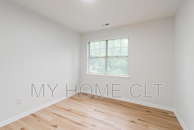 Building Photo - 8413 Woodford Bridge Dr