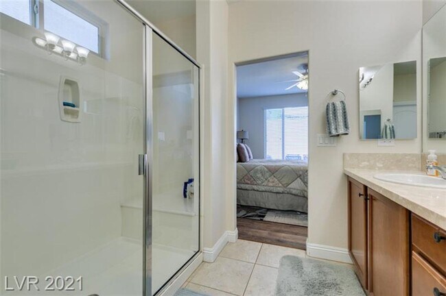 Building Photo - Mountains Edge 4 Bedroom!