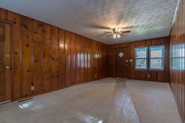 Building Photo - LEASING