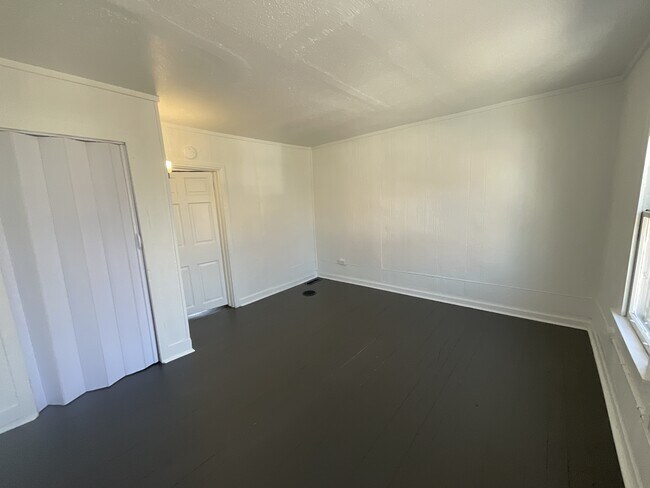 Building Photo - 208 Liberty Ct