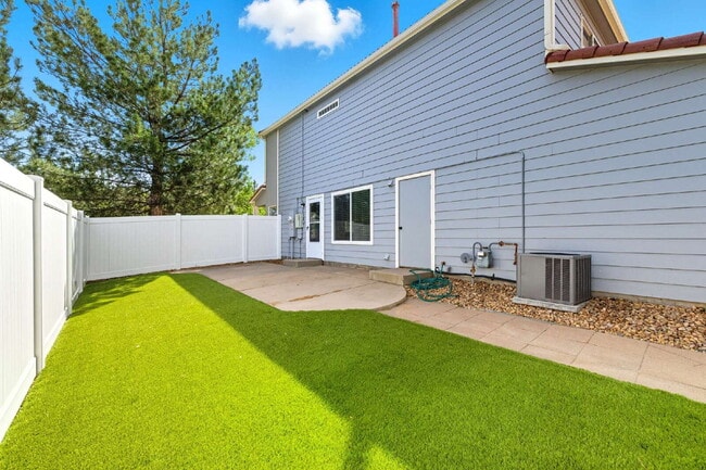 Building Photo - 3 Bed 2.5 Bath Home in Green Valley Ranch!