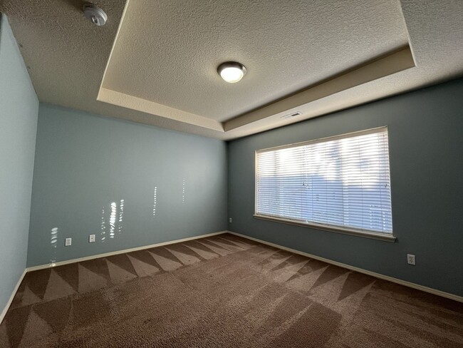 Building Photo - Charming 3-Bed, 3-Bath Home with Bright Ki...