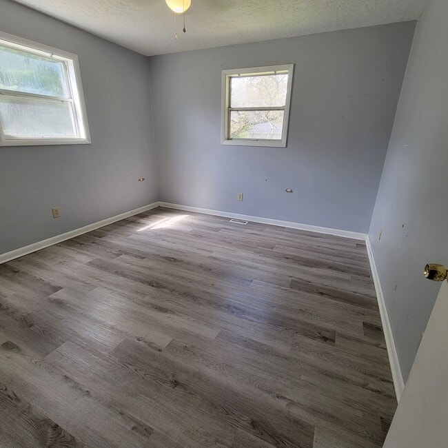 Building Photo - 2/1-Apartment-Sparta City Limits