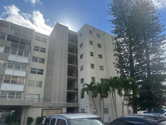 Building Photo - 16450 Miami Dr