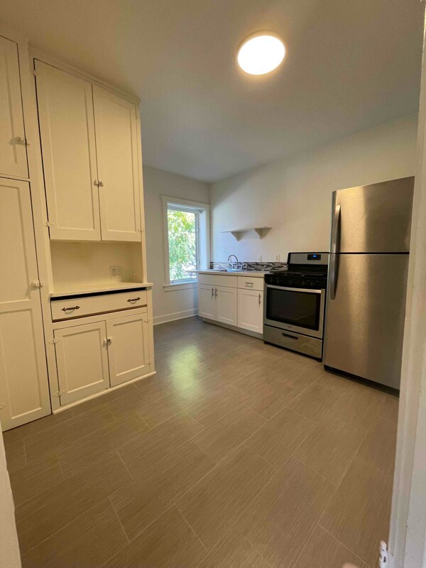 Building Photo - 45 W 11th Ave