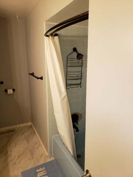 Building Photo - 36 Barrie Dr