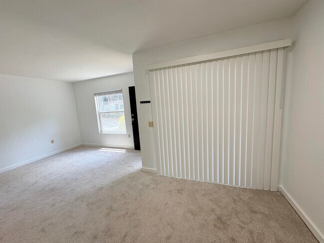 Building Photo - 1530 Live Oak Dr