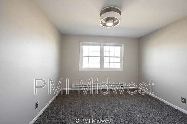 Building Photo - 140 Maple Park Dr