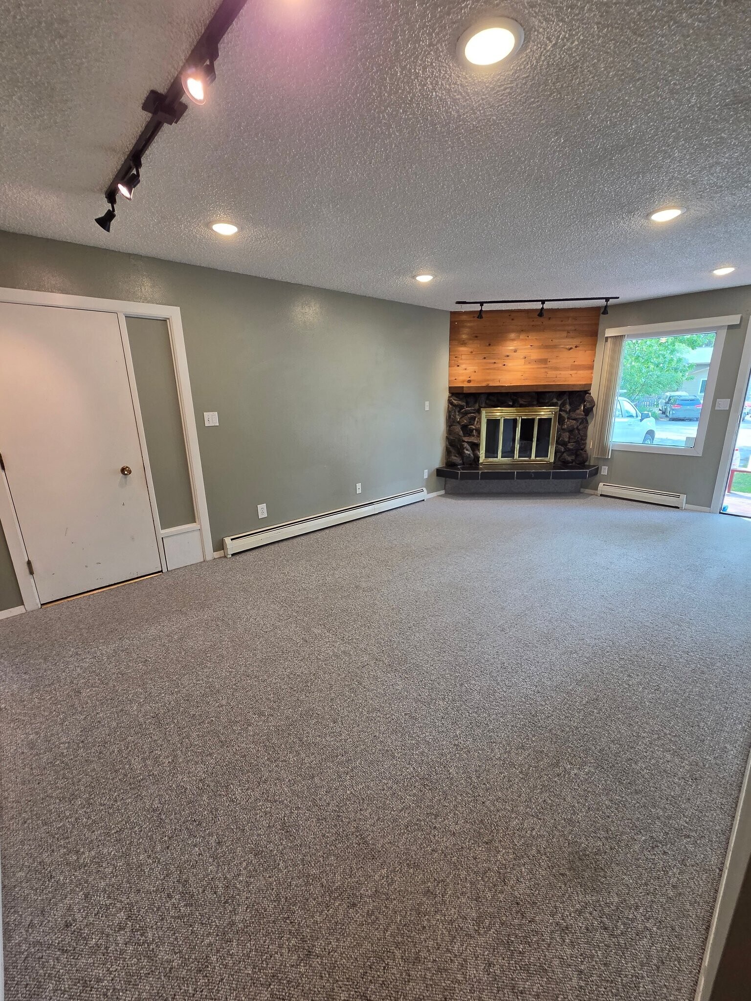 Building Photo - 5631 Renee Cir