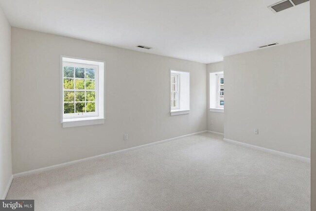 Building Photo - 871 Oella Ave