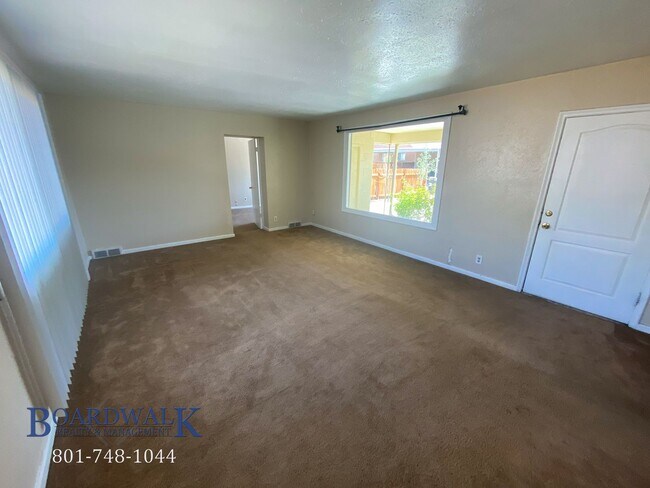 Building Photo - Charming 3 Bed 2 Bath Home in Holladay wit...