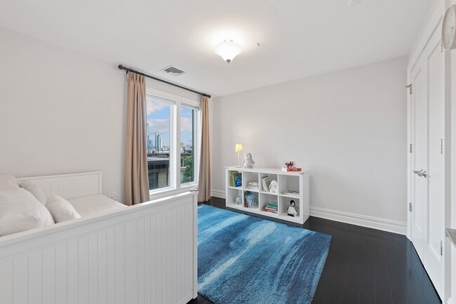 Building Photo - 38 Oxford Landing