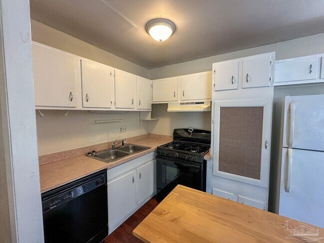 Building Photo - 279 Airport Blvd