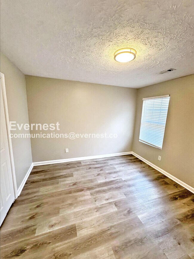 Building Photo - 55 Bramble Bush Trail