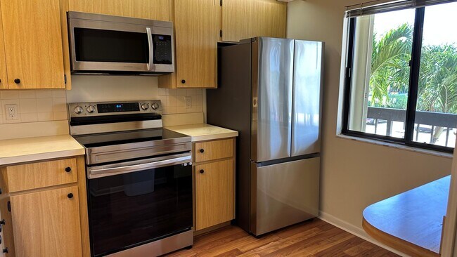 Building Photo - 1201 Seafarer Cir