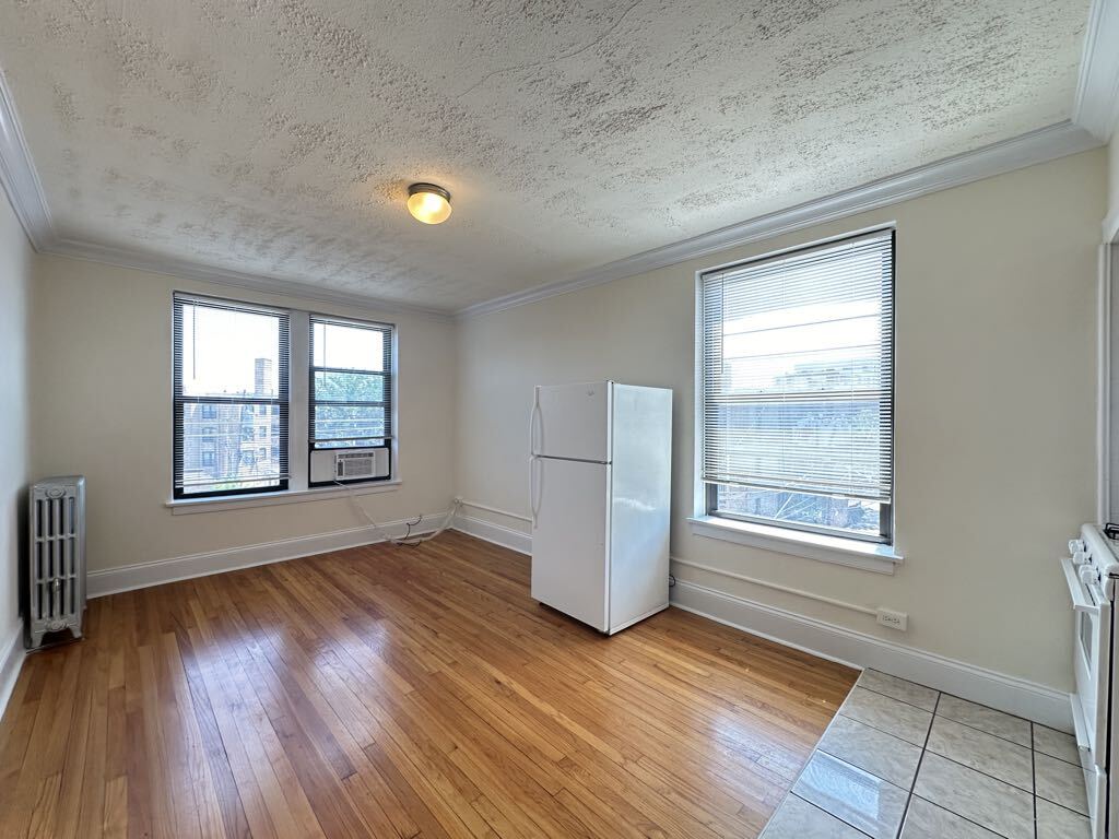 Building Photo - 2737 N Spaulding Ave