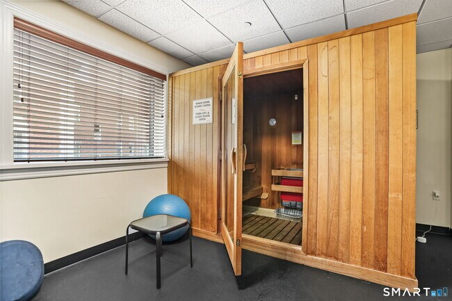 Building Photo - 143 Hoyt St