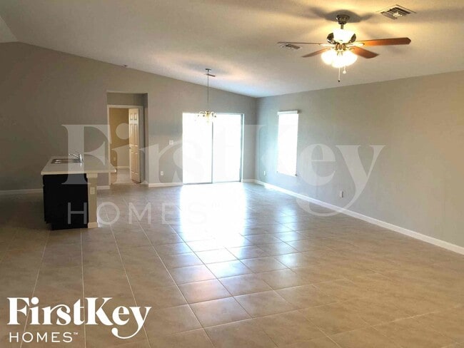 Building Photo - 2477 SW Aberdeen St