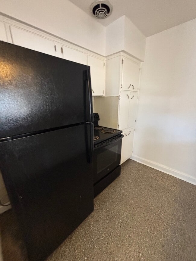 Building Photo - 172 38th Ave SE